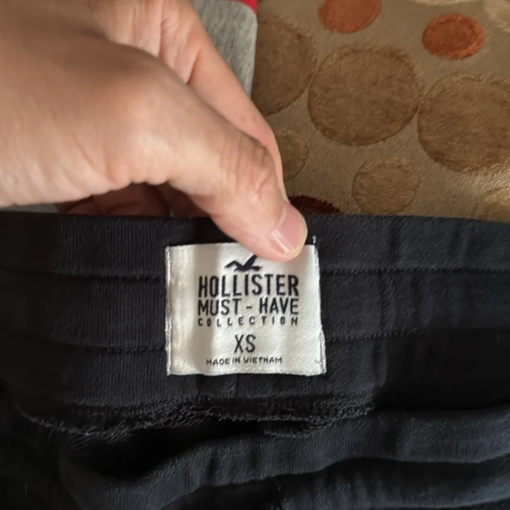 MEN’s Hollister Black 5” Sweat Shorts size XS (26-30) - Picture 5 of 6
